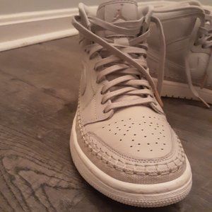 Wmns Air Jordan 1 Retro High Premium Desert Sand.